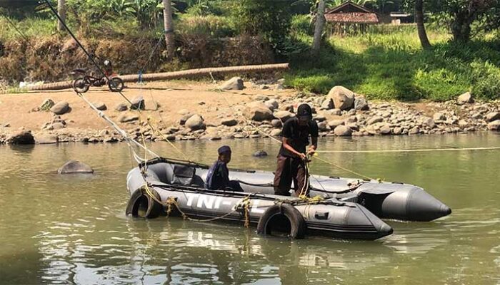 Jembatan Leuwidinding Sukabumi Enam Bulan Putus, Ratusan Warga Bergelut dengan Maut