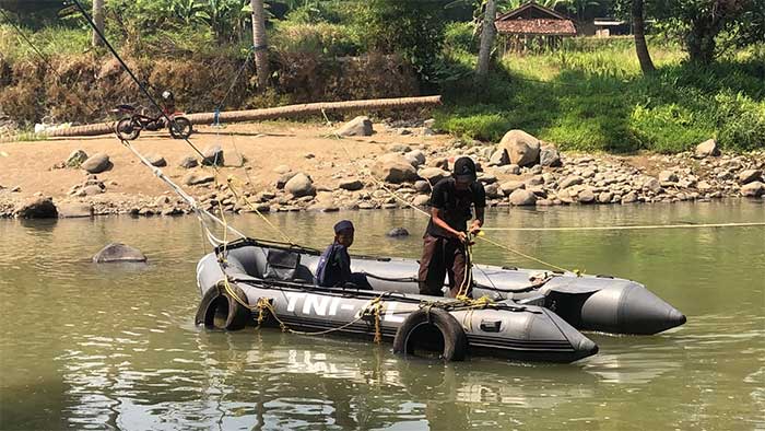 Jembatan Leuwidinding Sukabumi Enam Bulan Putus