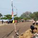 Forkompimcam Cisolok dan Mahasiswa KKN UGM Bersihkan Pantai Karang Hawu 