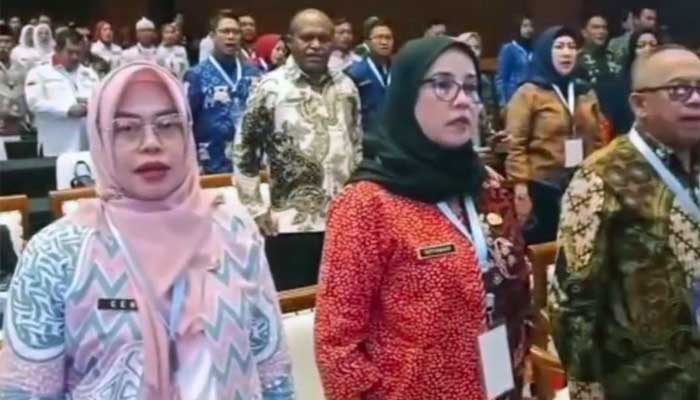 Kepala Diskumindag Kota Sukabumi, Een Rukmini, saat menghadiri Seminar
