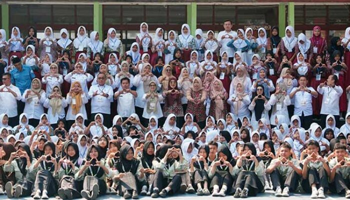 MPLS SMPN 13 Kota Sukabumi Bekali Siswa Bijak Bermedia Digital
