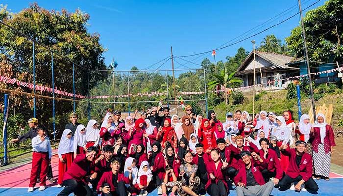 Mahasiswa Nusa Putra Bangun Taman Baca dan Reboisasi di Ciptarasa