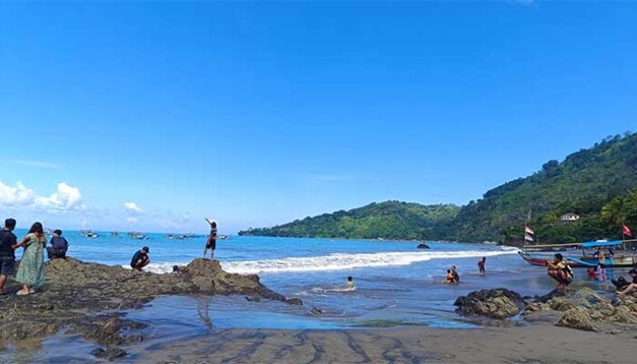Pesona Pantai Cibangban Cisolok Sukabumi, Keindahanya Menawan