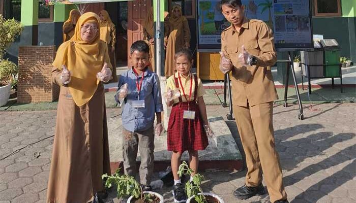 SDN Cemerlang Sambut Murid Baru dengan Sapa Mentari, Wakaf Oksigen, dan Pelepasan Balon Cita-Cita
