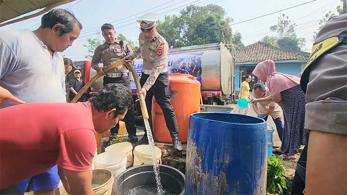 Satlantas Polres Sukabumi Kota Mengalirkan