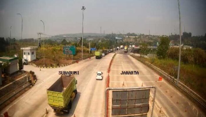 Arus Kendaraan Jakarta Sukabumi Menumpuk di Parungkuda