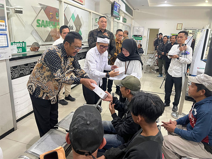 Bupati Sukabumi Tinjau Samsat Cibadak