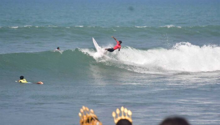 Wabup Sukabumi Buka Kompetisi Surfing Cimaja, Jadi Destinasi Wisata Kelas Dunia