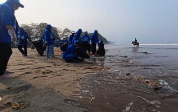 Gerakan Asri Langit Biru di Pantai Palabuhanratu Sukabumi