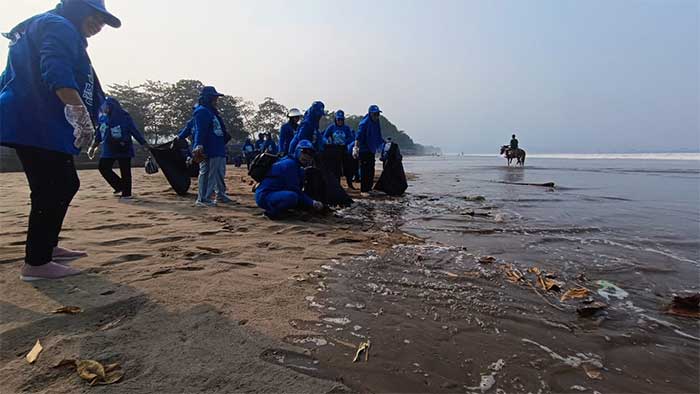 Gerakan Asri Langit Biru di Pantai Palabuhanratu Sukabumi
