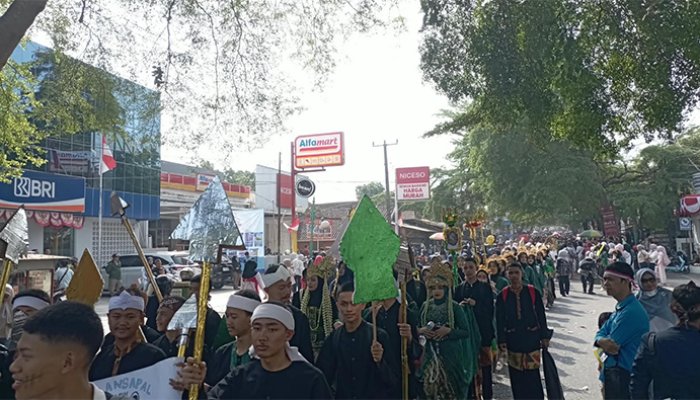 Karnaval Kemerdekaan RI ke 81 di Palabuhanratu Meledak, Ribuan Peserta Tumpah ke Jalan
