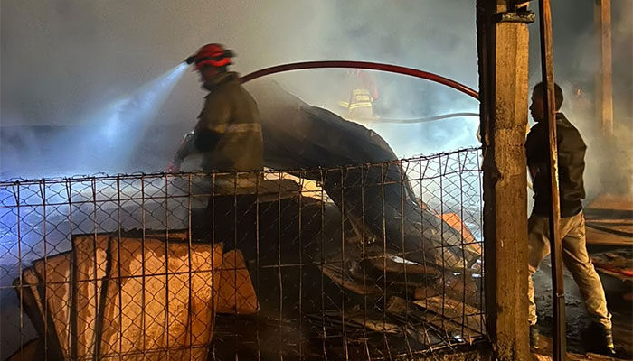 Kebakaran di Cisaat Sukabumi Gudang Triplek Ludes 
