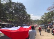 Merah Putih Raksasa Berkibar di Pantai Karanghawu