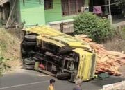 Truk Terguling di Tanjakan Cibangban Cisolok 