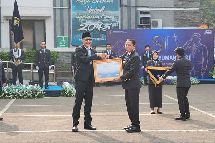 Wali Kota Sukabumi Terima Penghargaan Kanwil Kemenkum Jabar