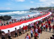 300 Meter Merah Putih Siap Dibentangkan di Pantai Karanghawu di HUT RI ke-81