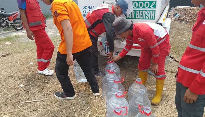 Krisis Air Bersih di Kota Sukabumi, 330 Warga Nyomplong Terdampak
